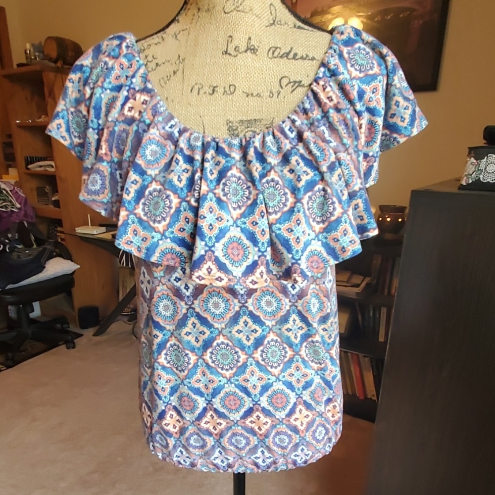 Self Esteem sleeveless flowy tank size Medium
